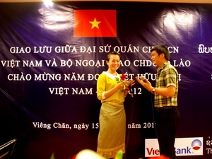 ການພົວພັນແລກປ່ຽນຂ່ຳນັບຮັບຕ້ອນປີແຫ່ງຄວາມສາມັກຄີ ມິດຕະພາບ ຫວຽດນາມ - ລາວ